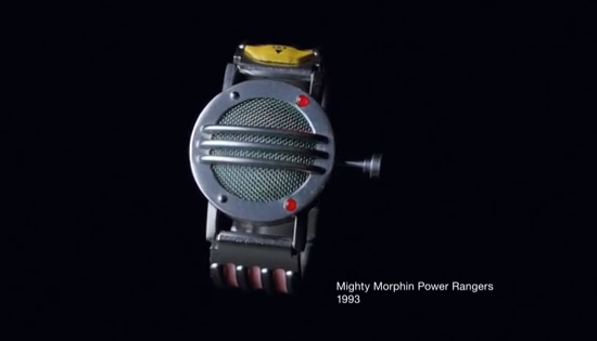 I reklamfilmerna dyker tidigare "smartklockor" från filmens värld upp. Den här är från teveserien "Power Rangers".